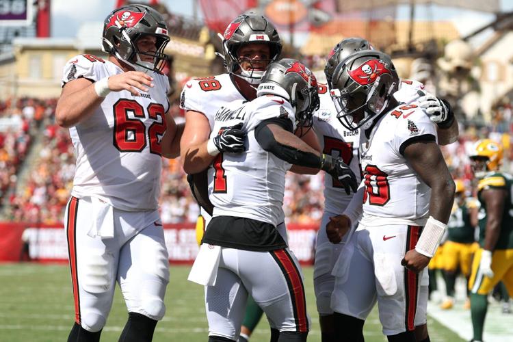FOOTBALL-NFL-TB-GB/