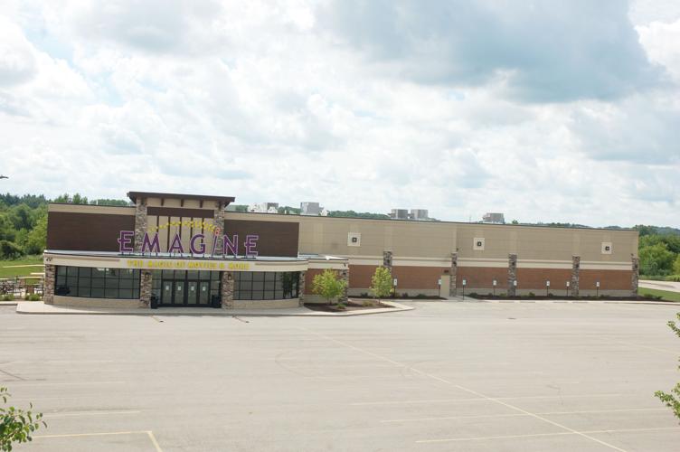 Emagine Geneva Lakes movie theater closed, empty parking lot