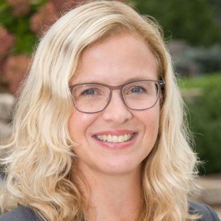 Dr. Cindy Carlsson