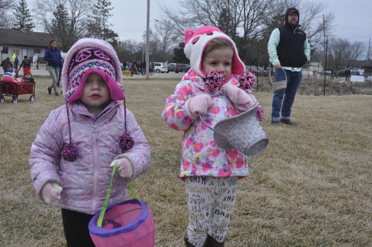 Alexa and Lyla Stricker egg hunt