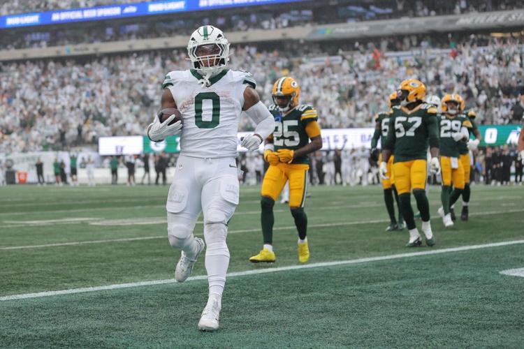 FOOTBALL-NFL-NYJ-GB/