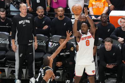 BASKETBALL-NBA-SAS-NYK/