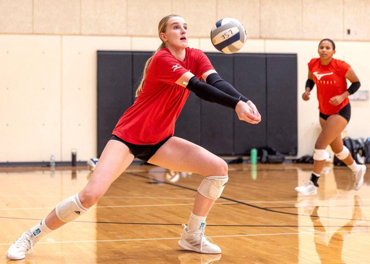 Lincoln Southeast VB practice