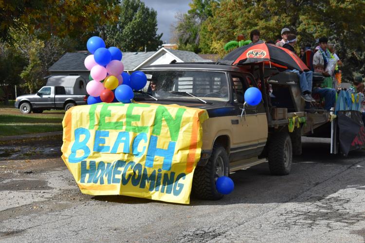 Joliet brings beach to the streets in annual parade, crowns