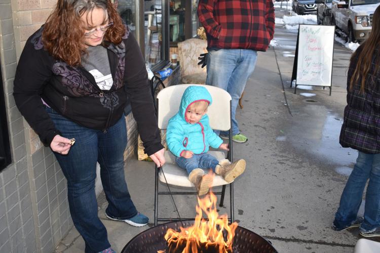 Laurel ushers in the holiday season Sunday with craft show, Christmas