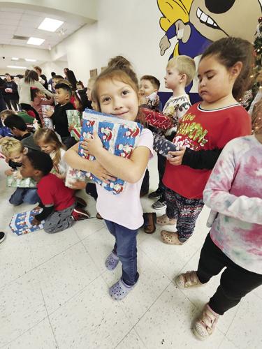 Louise ISD students share gifts joy News leader news com