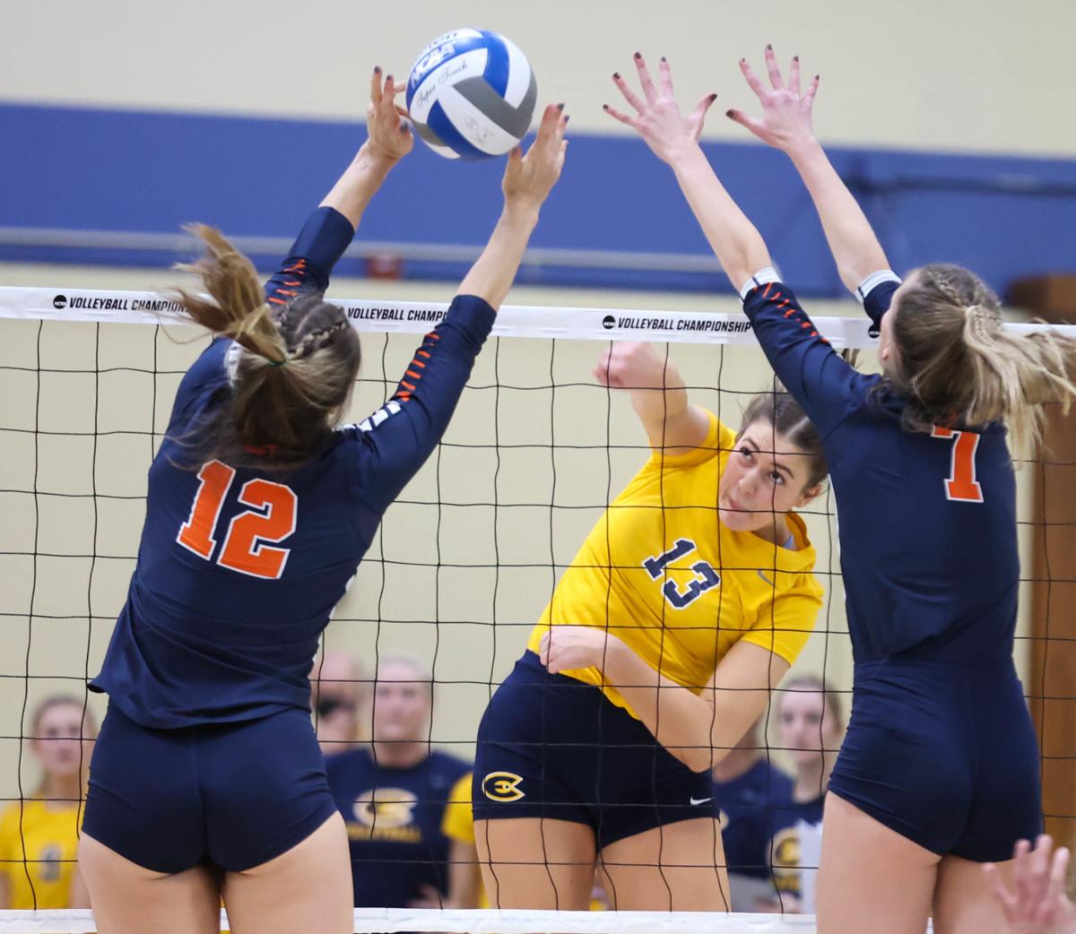 UW-Eau Claire volleyball