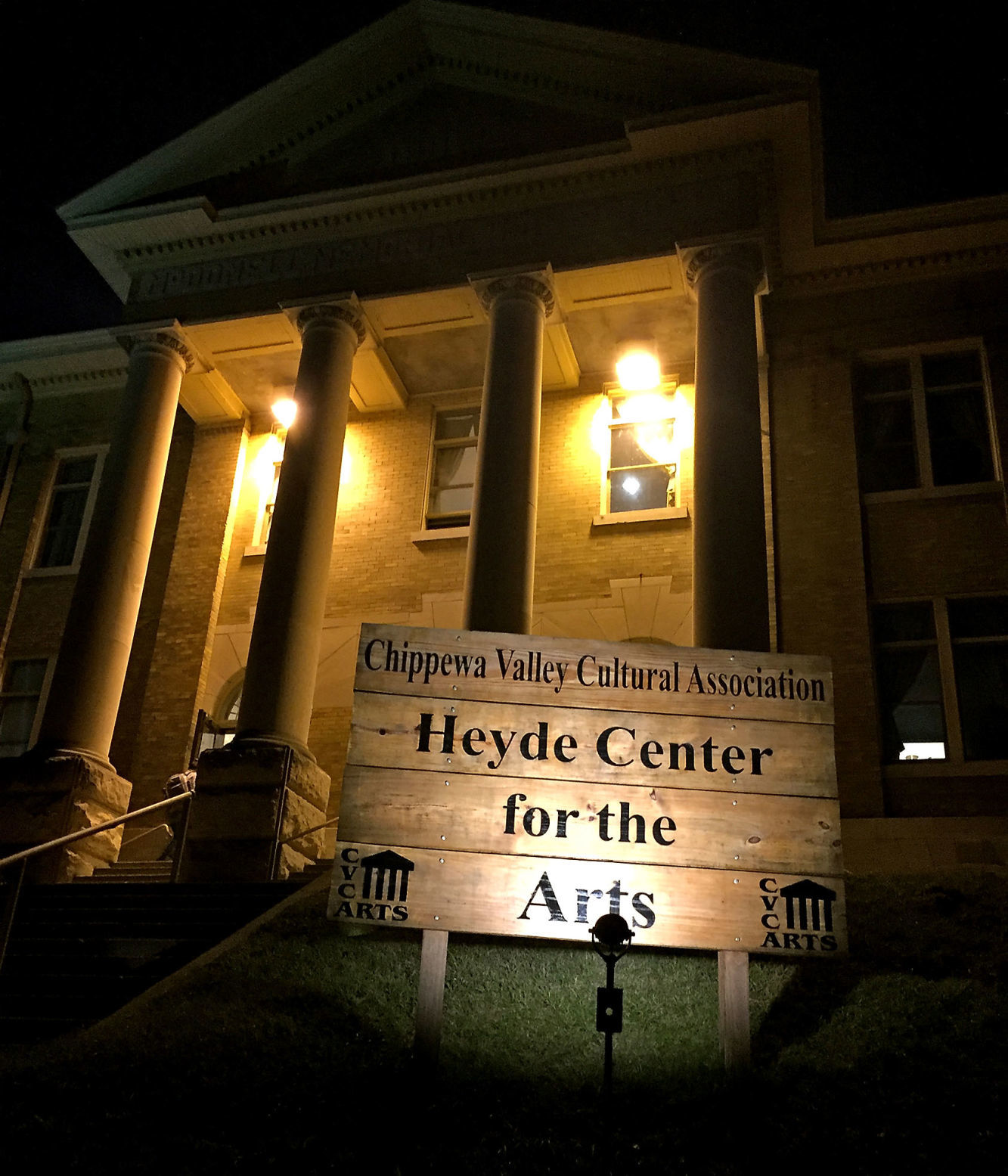 Inclusive arts Heyde Center audiences enjoy events and create