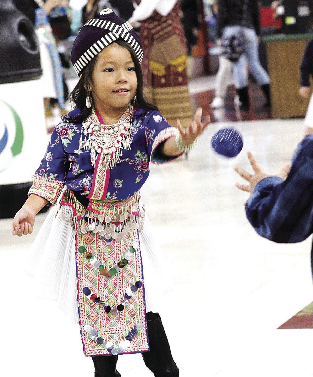 Hmong New Year Eau Claire Hmong Celebrate Culture Community Daily Updates Leadertelegram Com