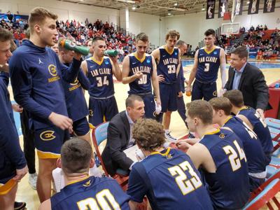 Men S College Basketball Johnnies Dominate Paint As Blugolds Opt