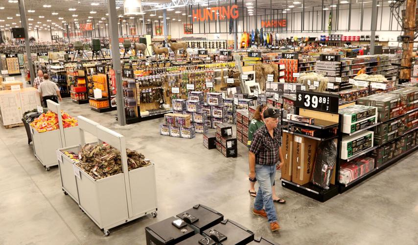 Going big for goods Huge Fleet Farm in Eau Claire opens its doors