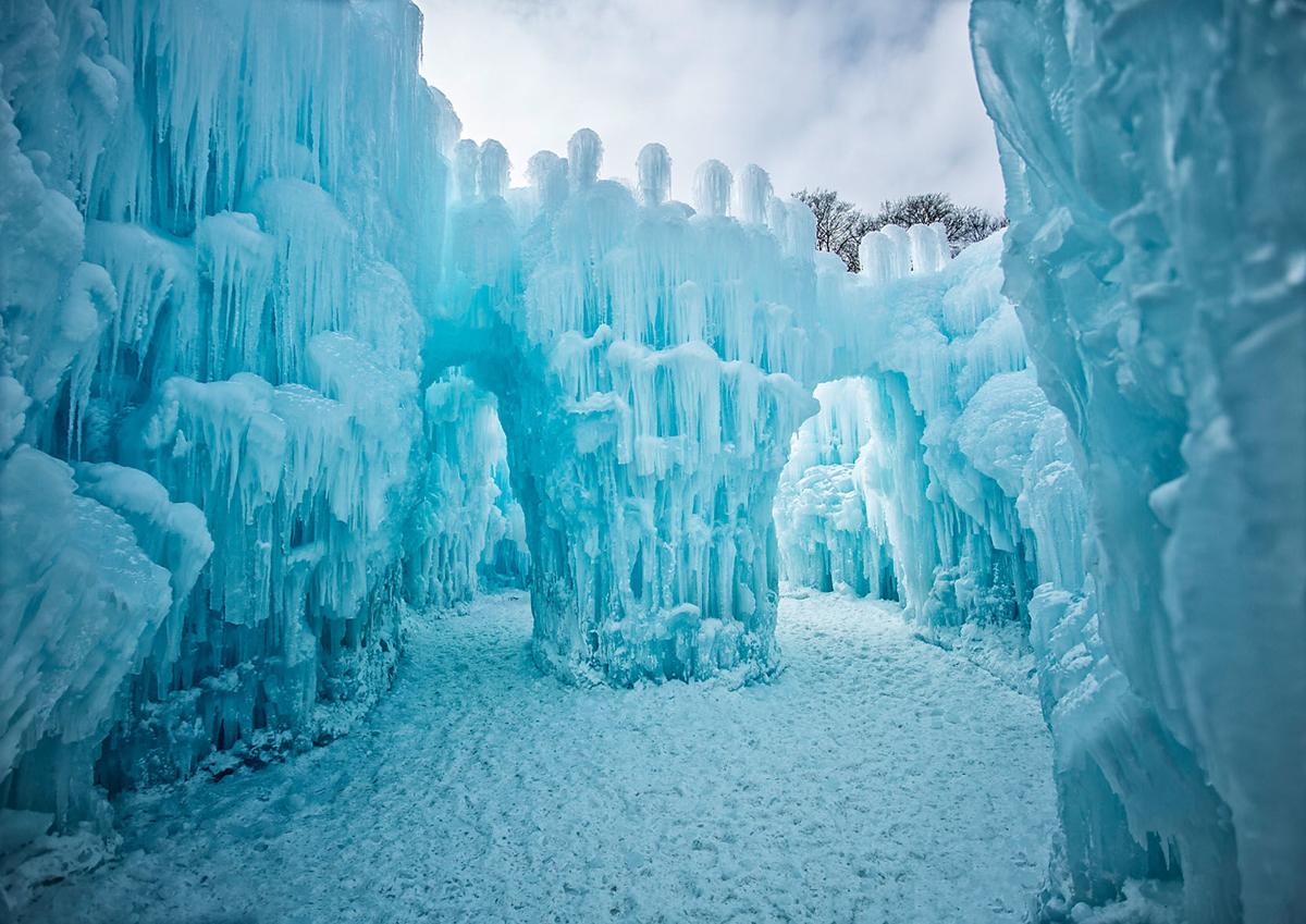Ice Castles Attraction In Wisconsin Dells Features Towers Tunnels