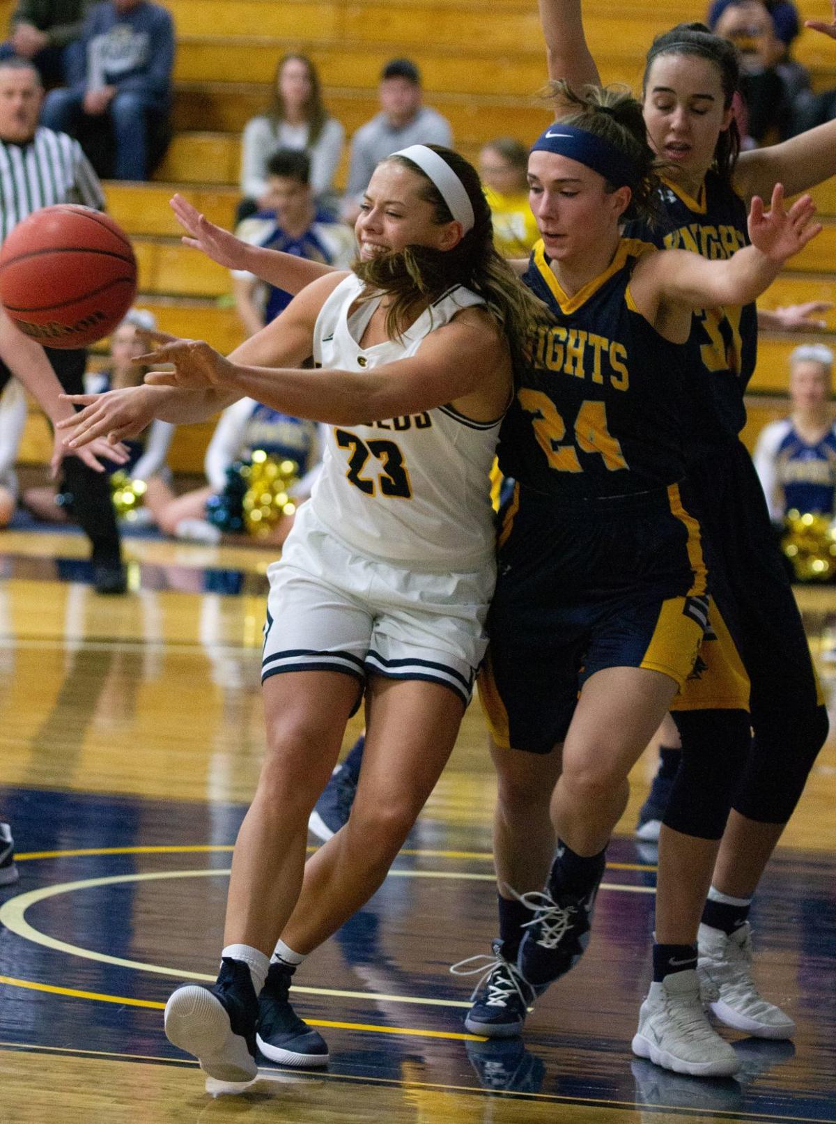 Women S Basketball Hoeppner Scores 31 As Blugolds Overcome
