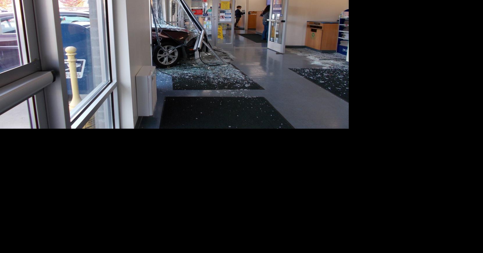 Car crashes into Eau Claire post office Daily Updates