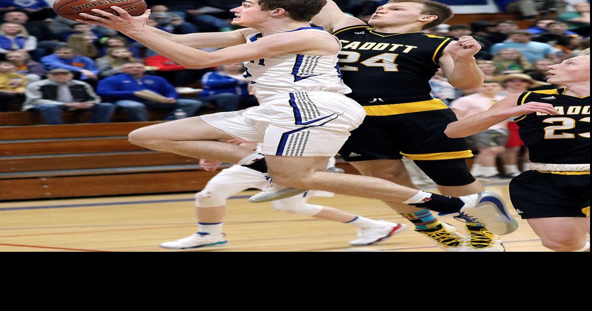 Boys basketball playoffs Mondovi shows football savviness on