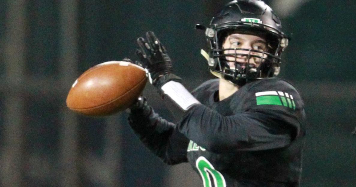 Prep football playoffs: Regis' Root does it all in victory over Colby ...