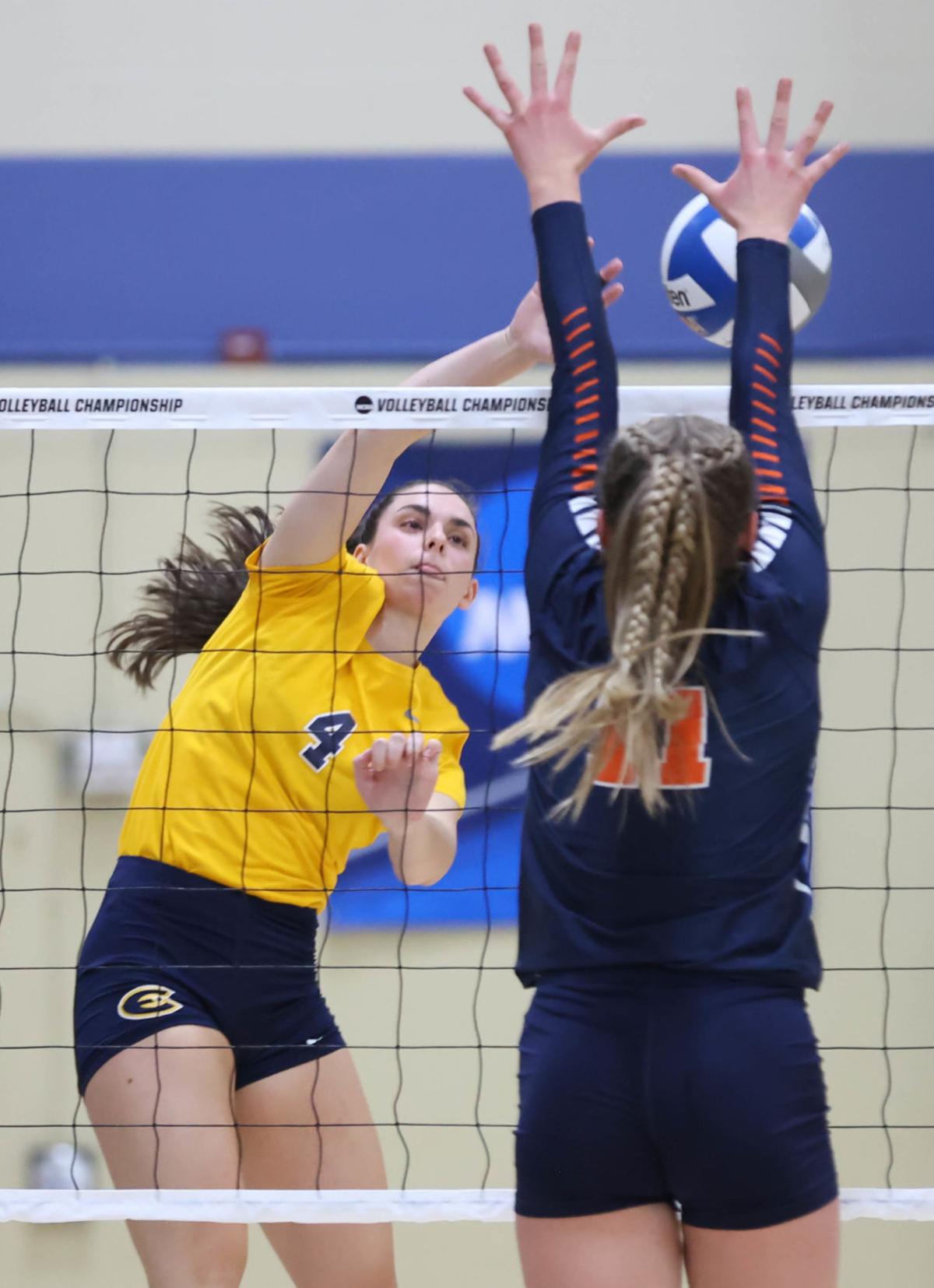 UW-Eau Claire volleyball