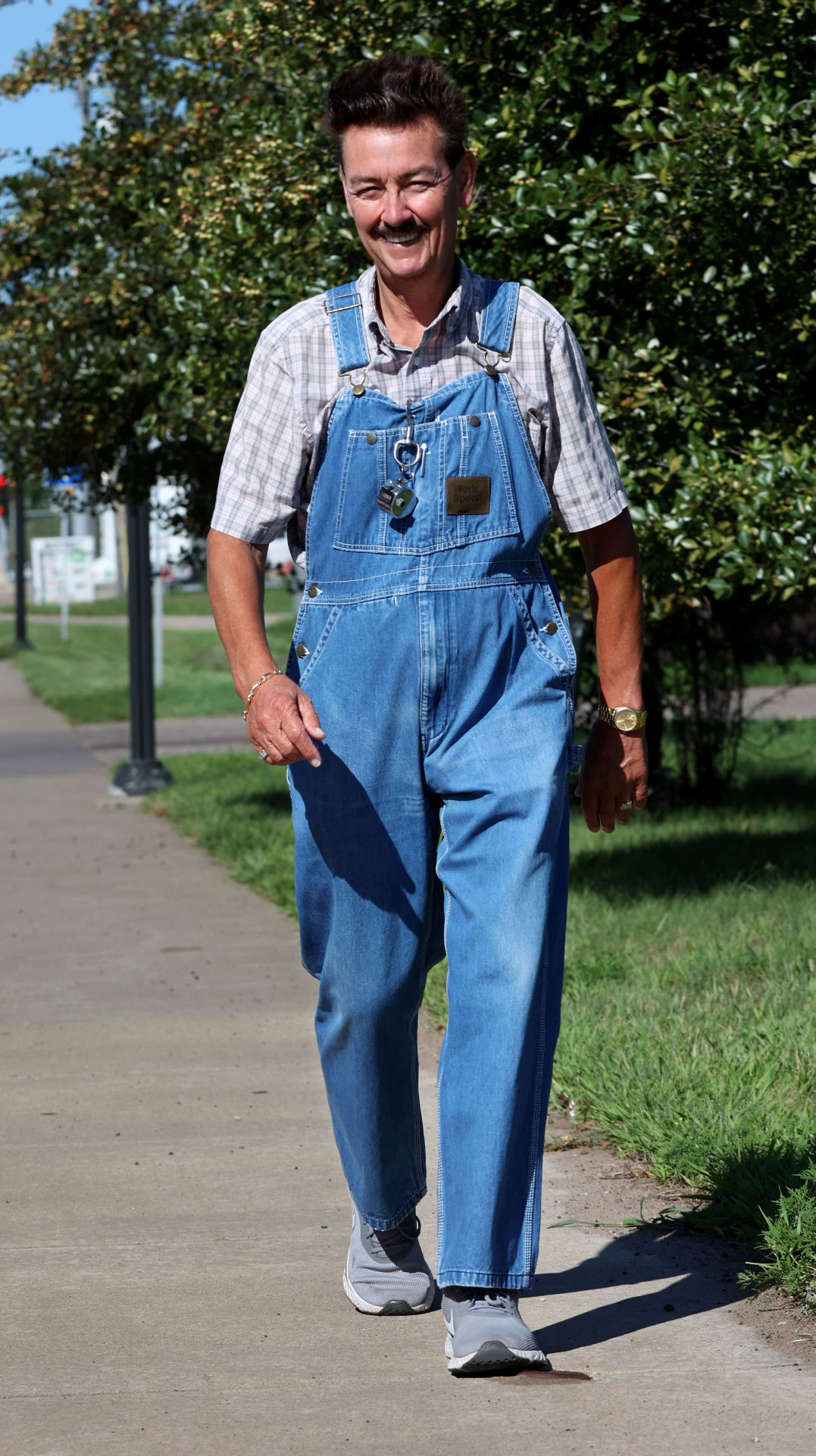 Local Man Marks 25 Years Of Walking The Mall Local News Leadertelegram Com