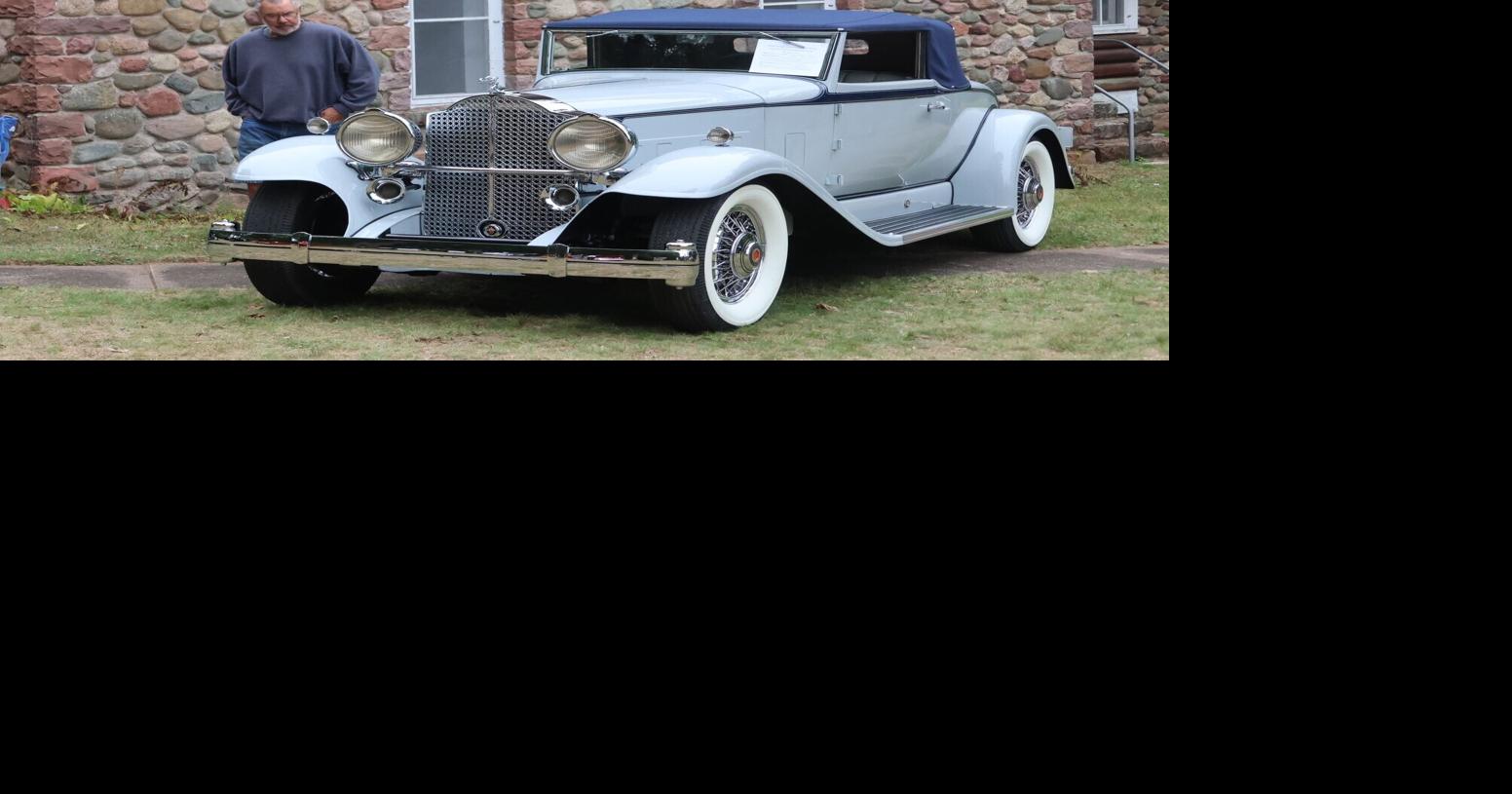 Capone and cars at a Wisconsin hide out