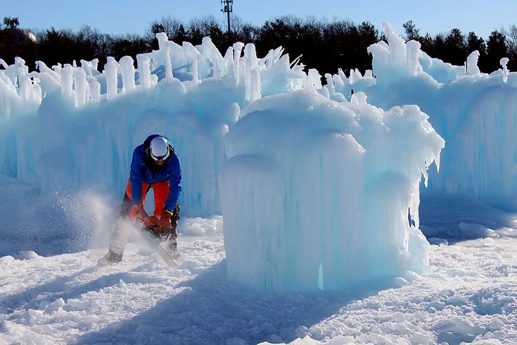 Ice Castles attraction in Wisconsin Dells features towers ...