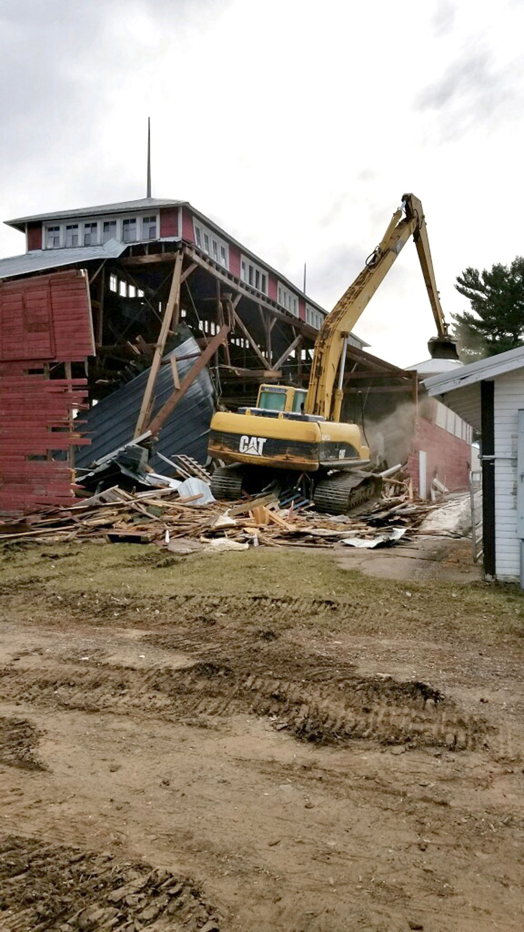 Barn at Northern Wisconsin State Fairgrounds razed after