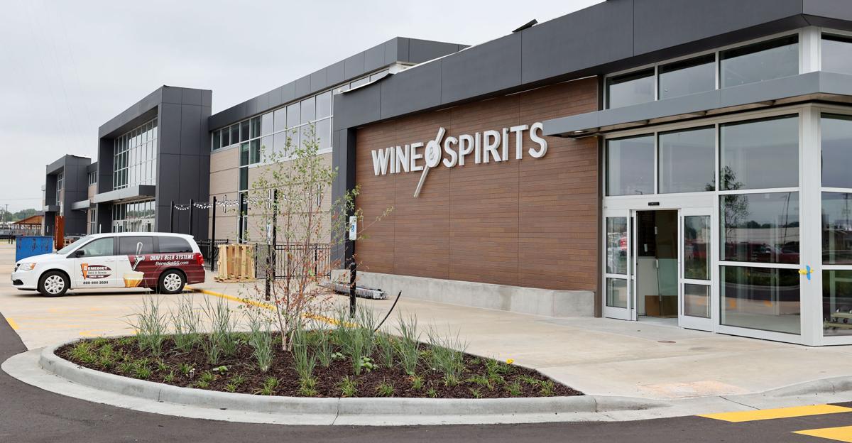 Eau Claire City Council Voting Today On License Changes For New Hy Vee Store Front Page Leadertelegram Com