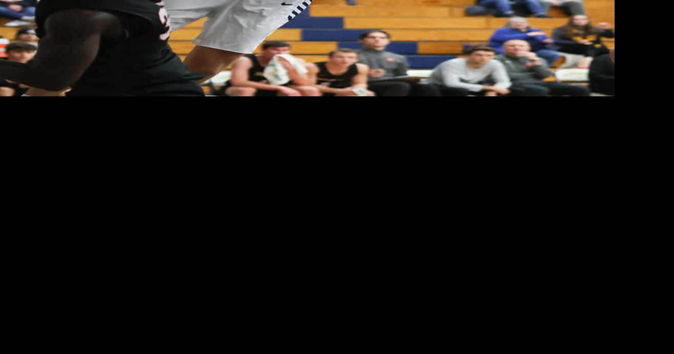 Blugolds hold off Wartburg College | Sports | leadertelegram.com
