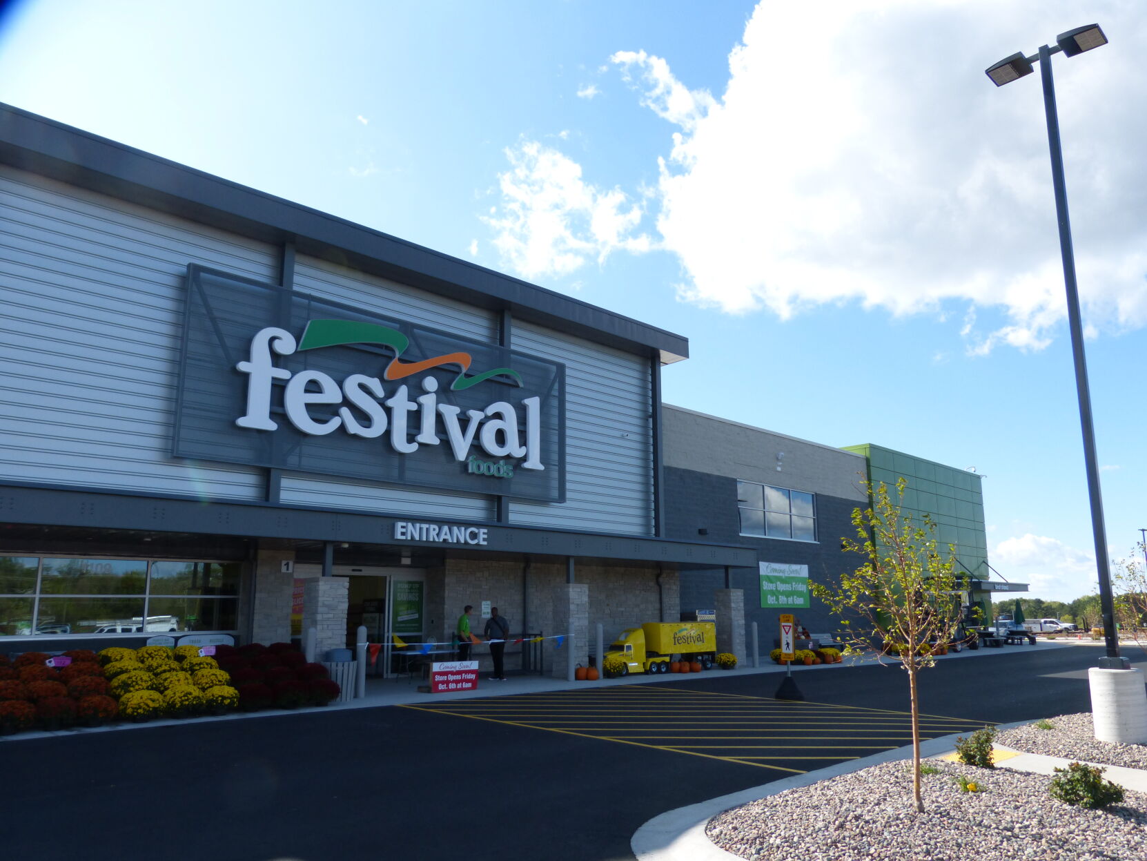 CF Festival Foods holds grand opening for store food court