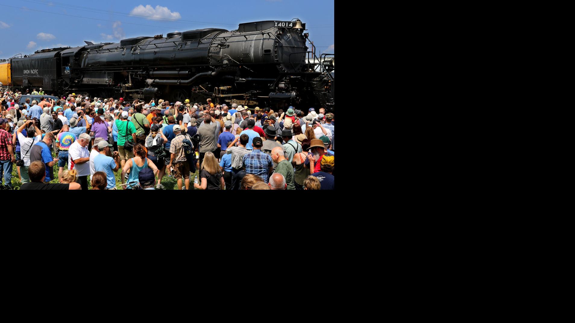 World's biggest operating steam draws crowd in Altoona