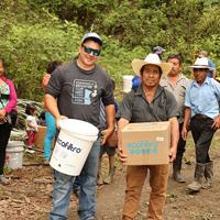 Trabajador de línea de Minnesota regresa de electrificar un pueblo de Guatemala | Trabajador de línea de Minnesota regresa de electrificar un pueblo de Guatemala |