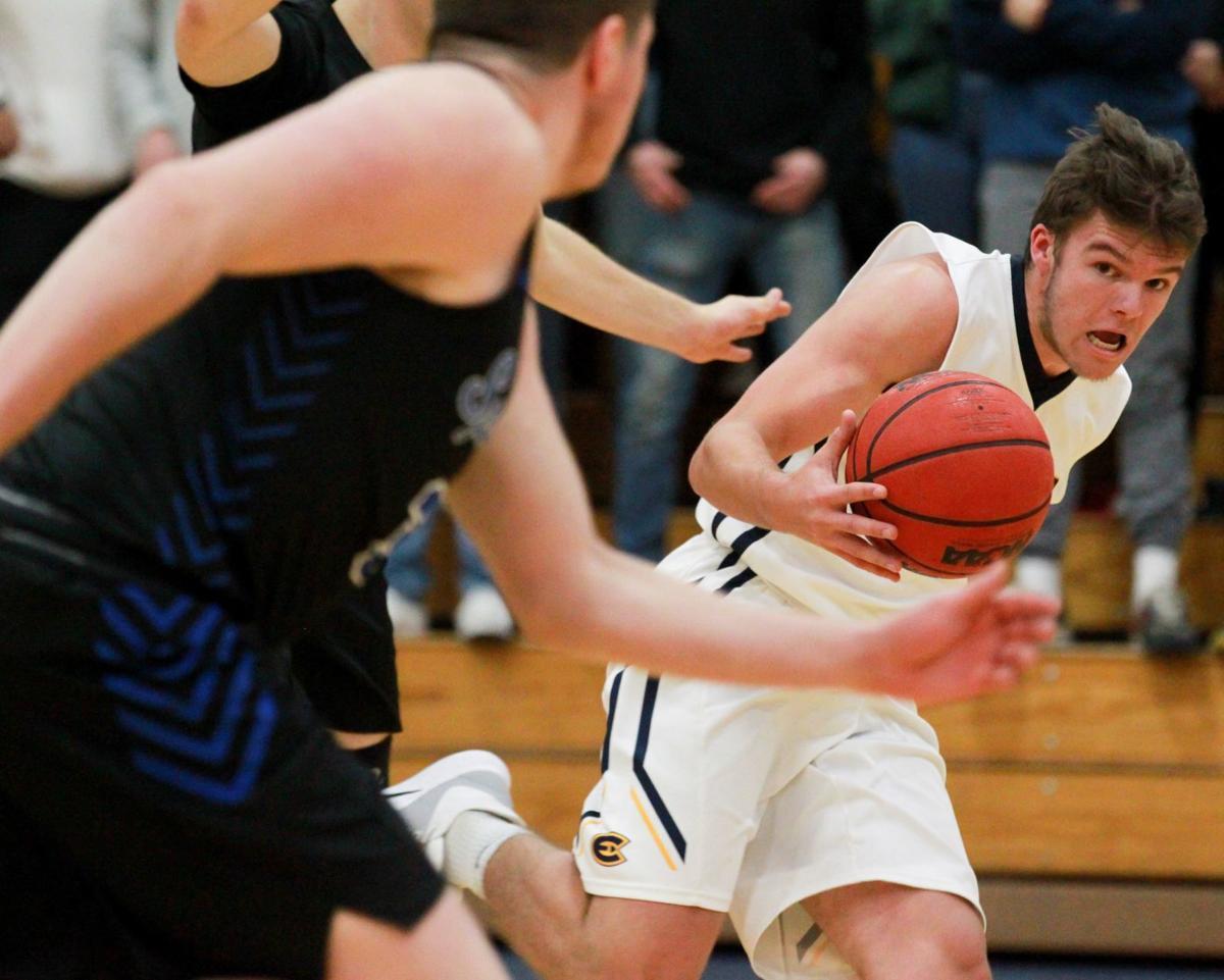 Men S College Basketball Blugolds Overcome Spartans Press In