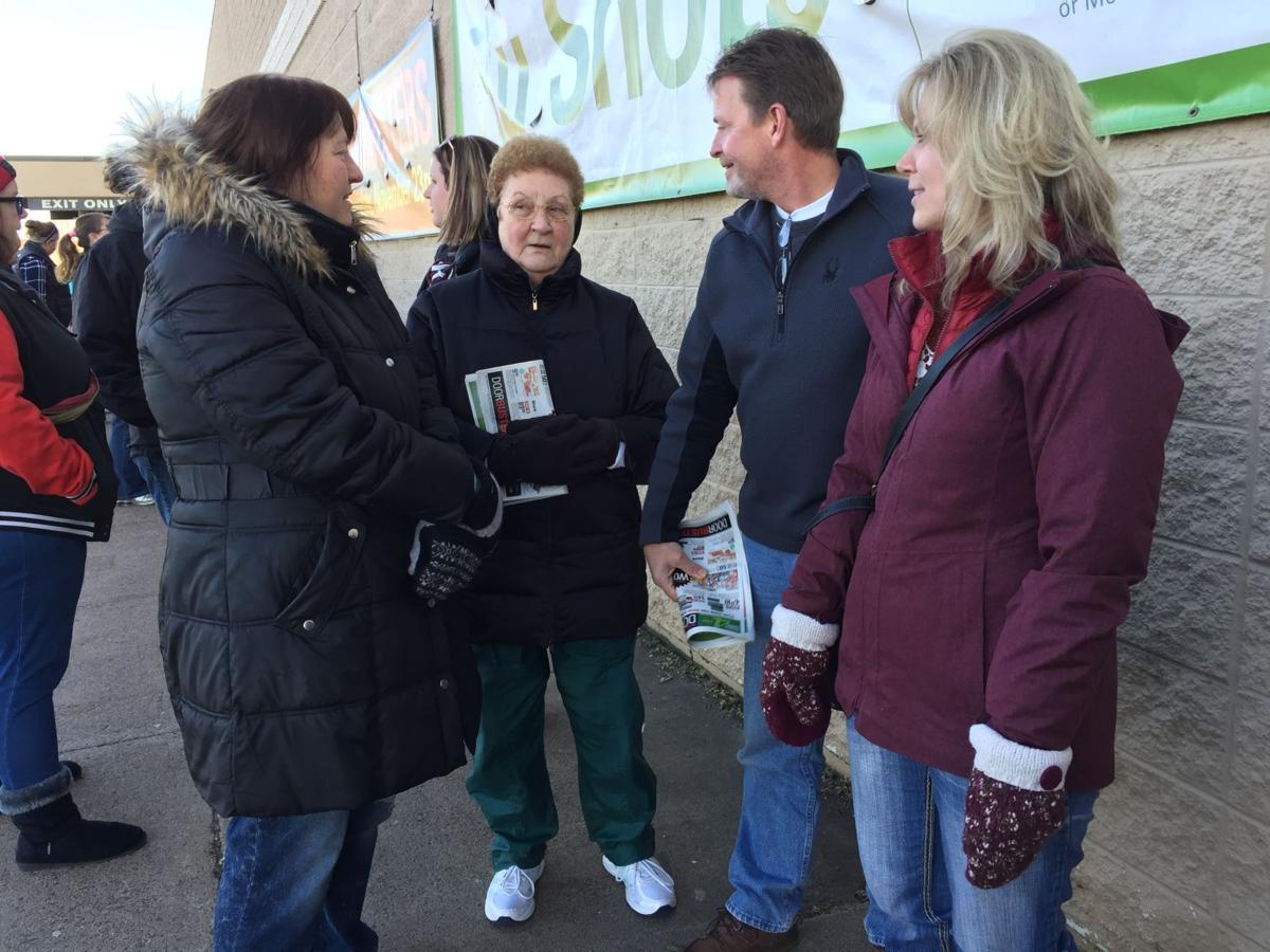 Shoppers Spend Thanksgiving In Search Of Deals Camaraderie Daily Updates Leadertelegram Com