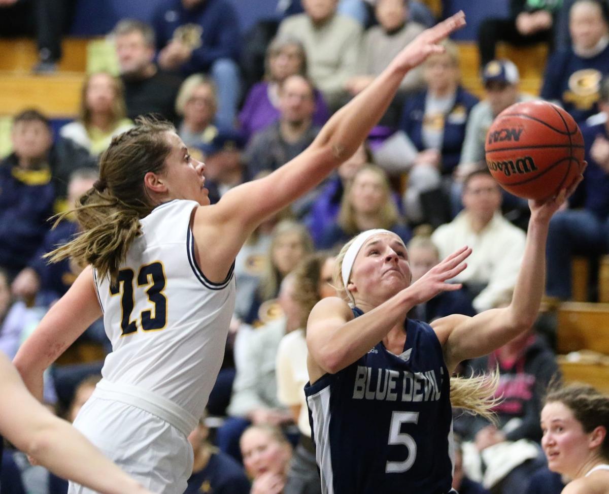Women S College Basketball Diersen Diedrich Lead Uw Stout Past