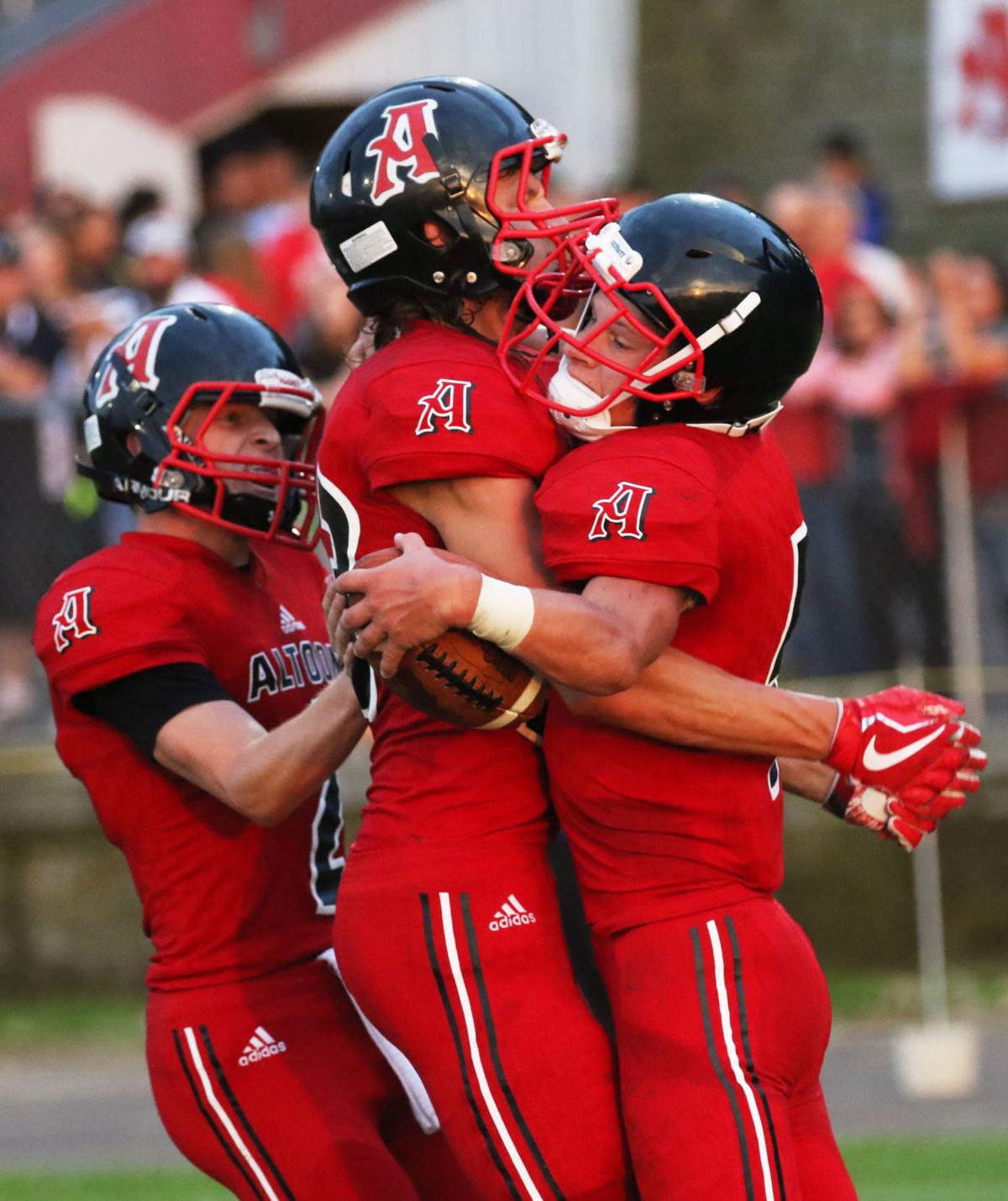Prep football Gillett’s monster day propels Cadott to huge win