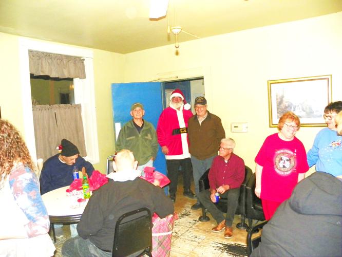 Christmas party held for veterans and others at facility in Worthington