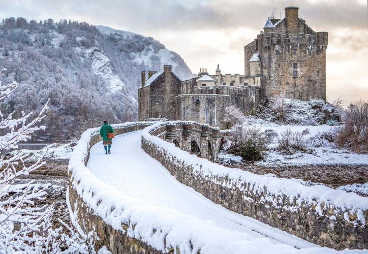 Snow covered Scottish castle looks like winter wonderland