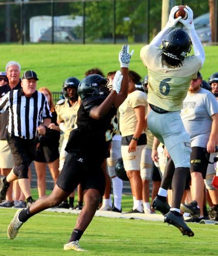 Bears battle Hendersonville in opening scrimmage