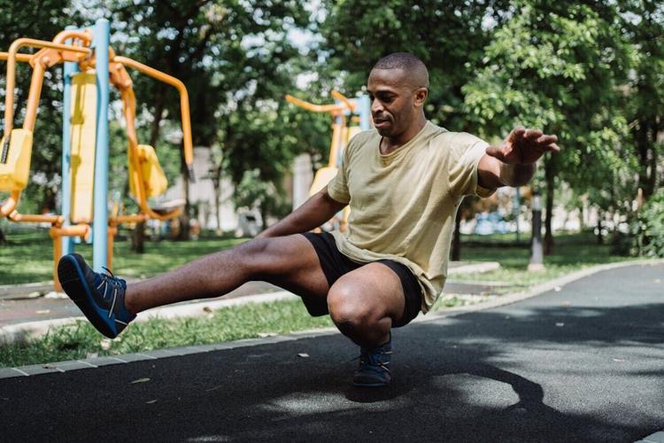 pexels-ketut-subiyanto-4803868