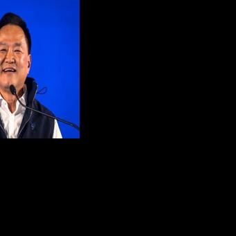 Thailand's pilot PM on course to keep top job