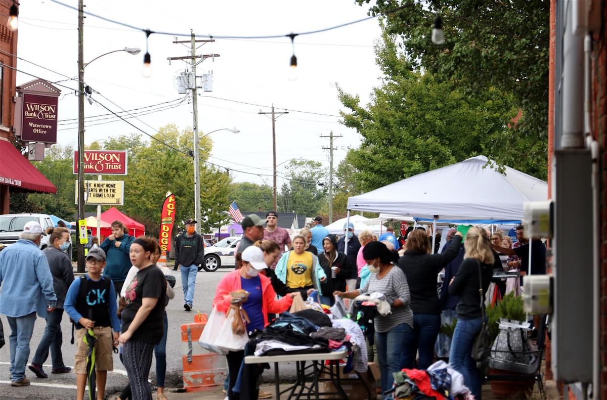 Fall Mile Long Yard Sale brings hundreds to Watertown Entertainment