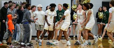 Commanders outlast Cougars to secure D-II District 4A title