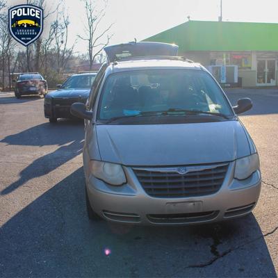 Suspect vehicle at Mapco