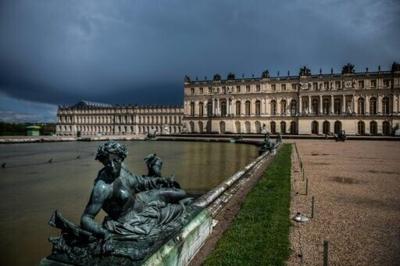 Versailles announced a partnership with ӽAPP-based OpenAI and French start-up Ask Mona
