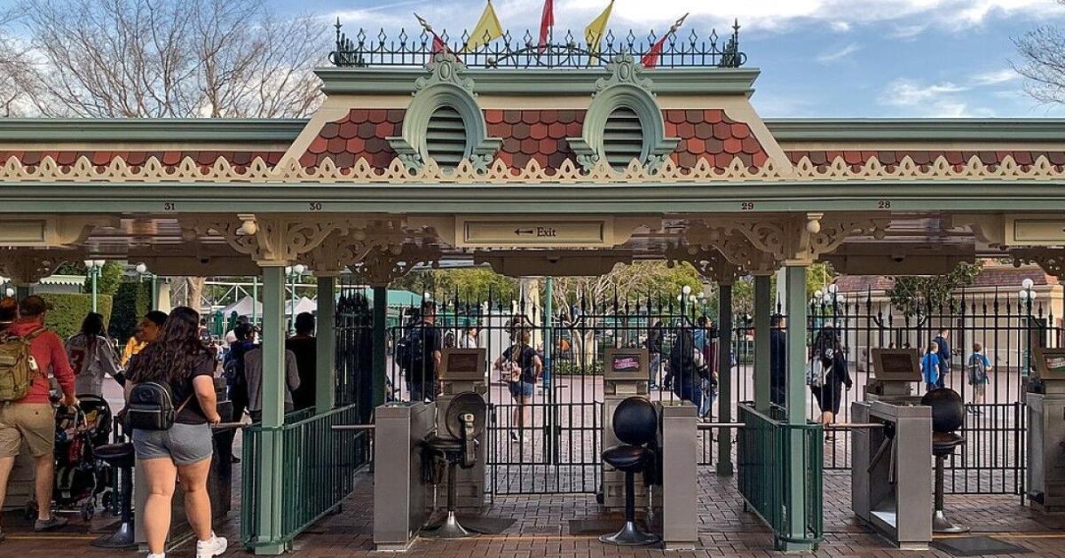 Disney to pay $233M to end Disneyland Anaheim wage suit Southern Disney to pay $233M to end Disneyland Anaheim wage suit Southern
