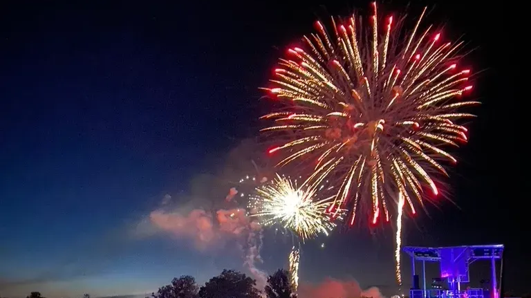 fireworks-display-cary-illinois.png