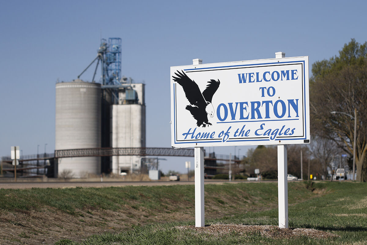 Welcome to Overton sign