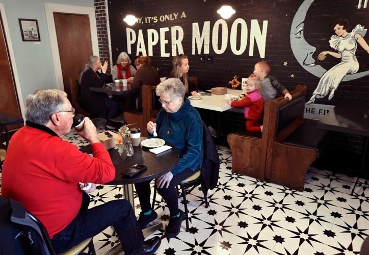 Paper Moon /COPYRIGHT RESTRICTED