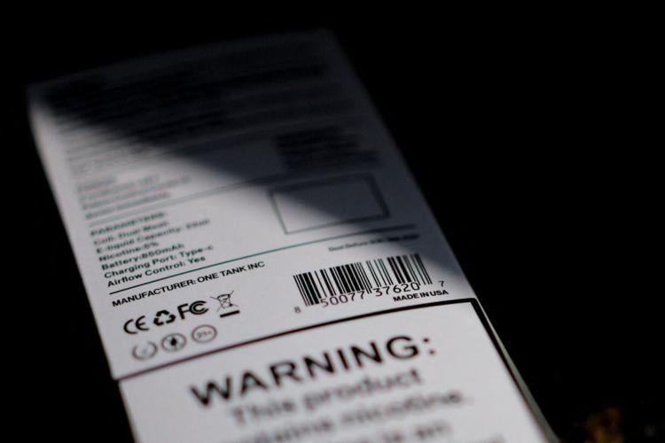 Disposable vape device with American branding