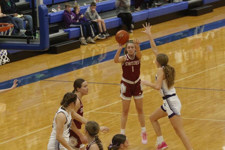 020425-lex-spors-gbb-swedes-p1
