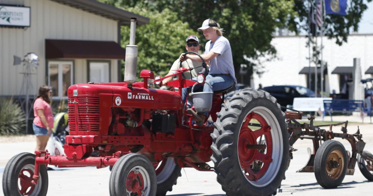 Nebraska Relay Service 2023 Tractor Relay Across Nebraska starts in Gothenburg